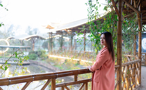 成人AV电影蜜桃打卡游玩拍照