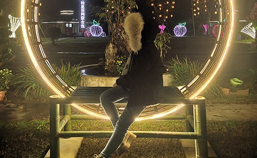 成人AV电影蜜桃夜景打卡拍照