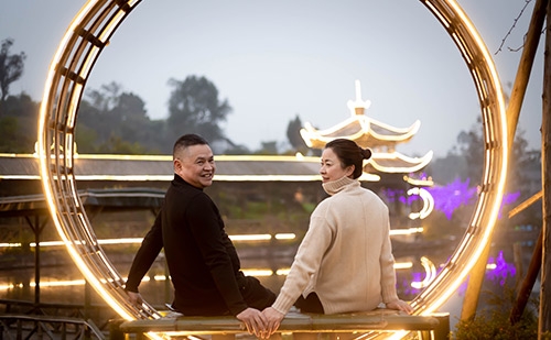 成人AV电影蜜桃网红拍照打卡
